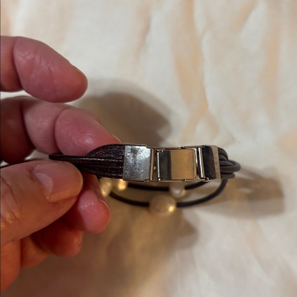 Elegant Black and White Pearl Bracelet - Picture 2 of 3